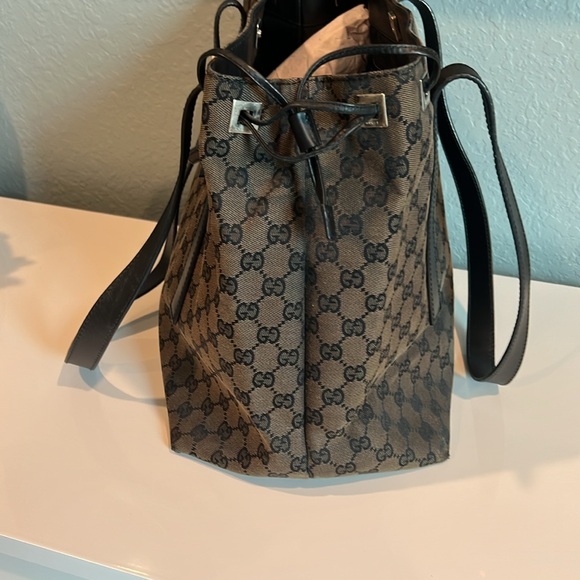 Gucci Logo Large Monochrome Canvas Adjustable Tote - Picture 4 of 10